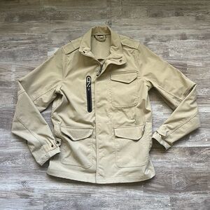 UNDER ARMOUR C1N PHENOM Jacket Men’s Small ARMY STYLE Beige polyester Minor Flaw